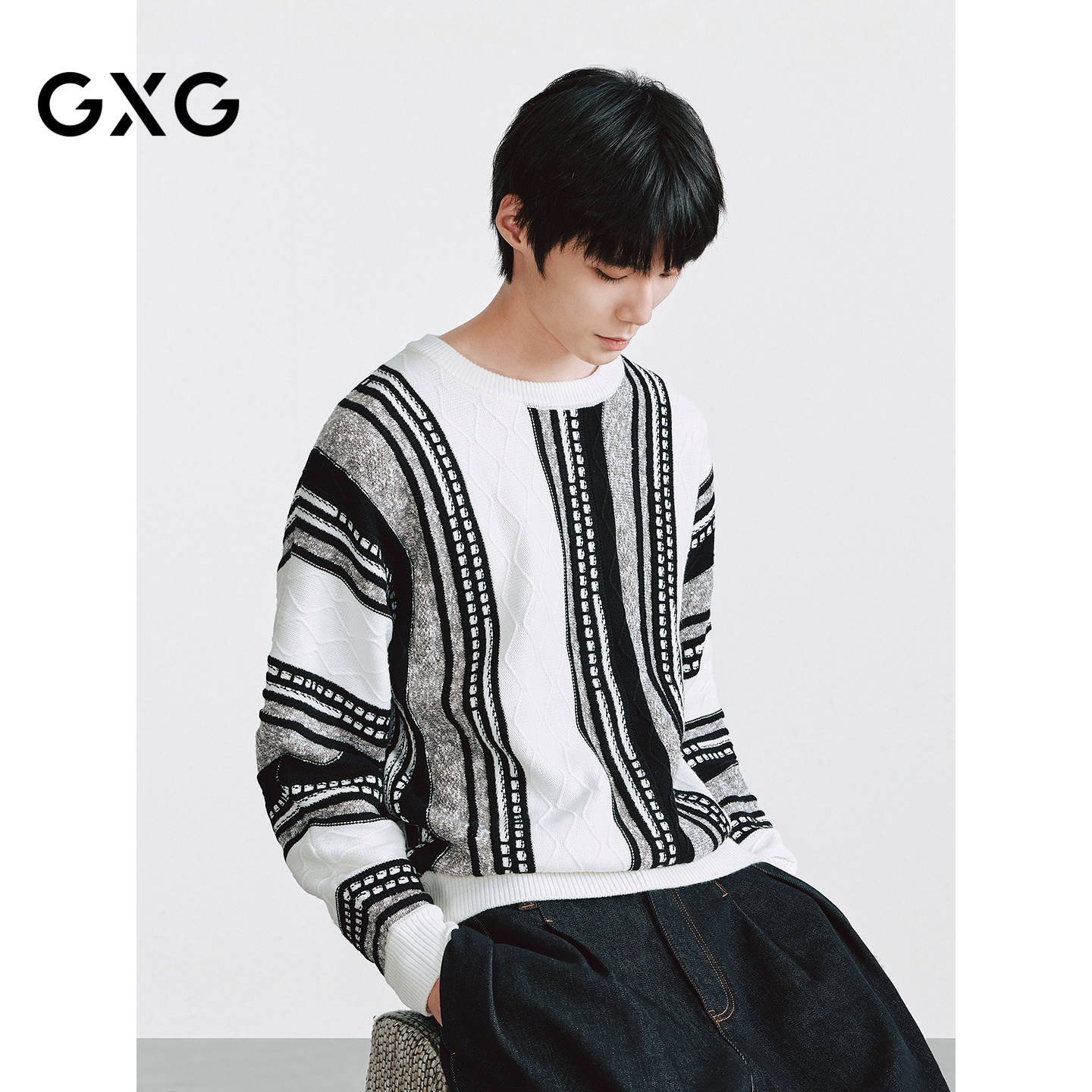 GXG黑白色微落肩设计毛衣拼色条纹圆领线衫  2025冬季