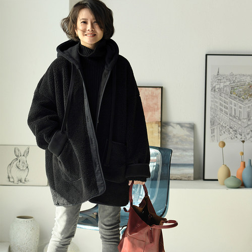 羊羔毛宽松中长款连帽拼接外套