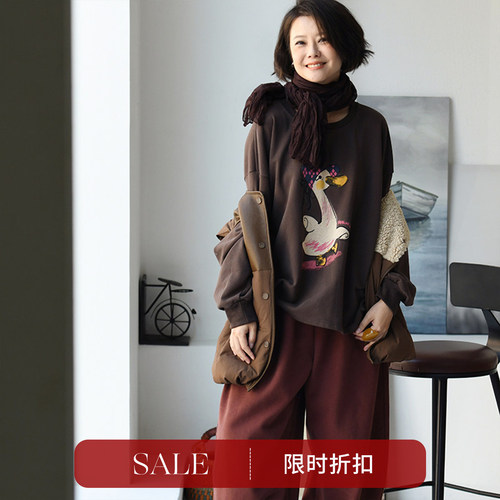 米兰宣言宽松做旧减龄印花卫衣女