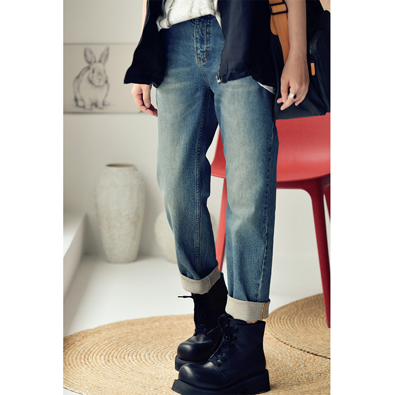 浅蓝色百搭休闲直筒显瘦牛仔裤女