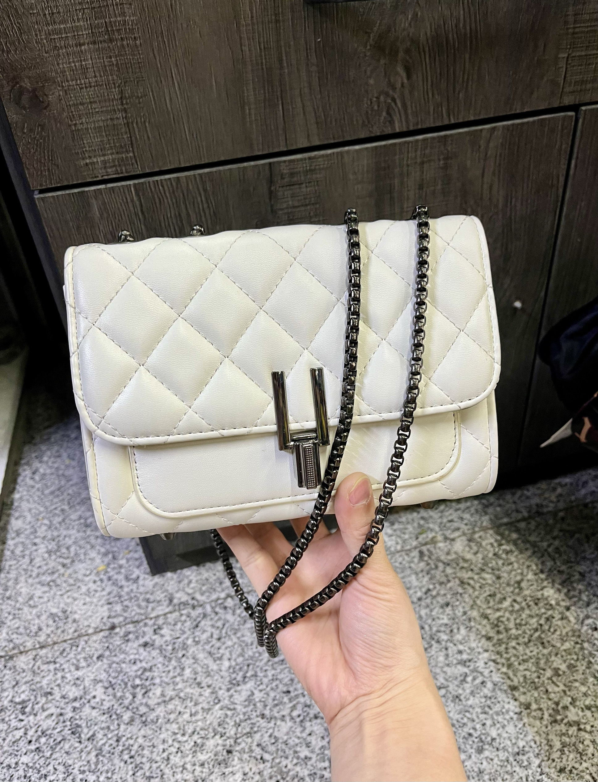 2026新款女包白色小方包女士包包单肩斜挎包户外休闲小香风软皮