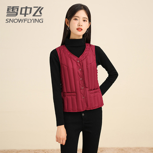 雪中飞新款 内恤秋冬 V领刺绣口袋简鸭绒羽绒马甲中老年妈妈装