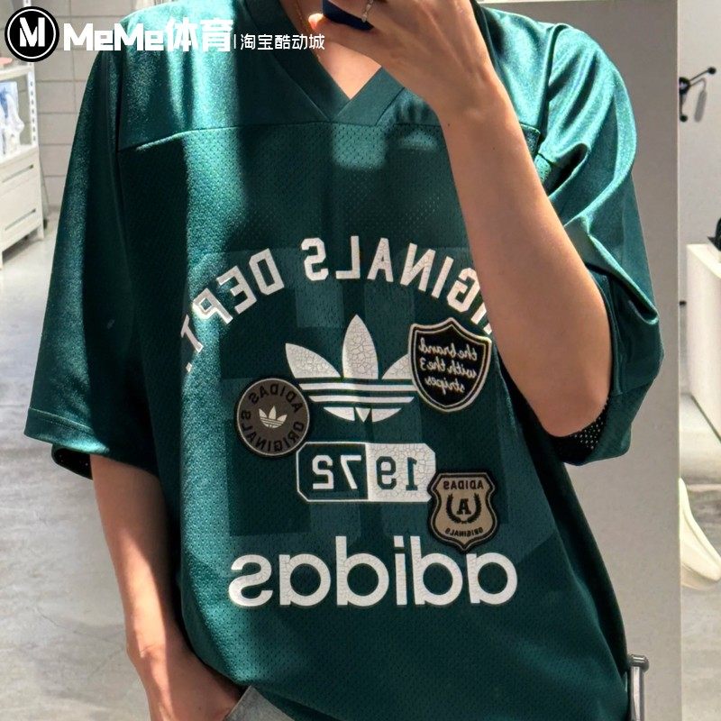 阿迪达斯三叶草男装2025夏款复古绿V领网眼球衣足球运动T恤KD6251