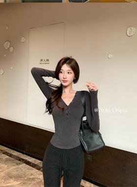 ACHI大也池灰色v领针织打底衫女基础百塔显瘦长袖t恤修身内搭上衣