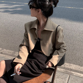 早秋休闲百搭宽松小西装 现货折扣一韩版 设计感金属扣超短外套 女