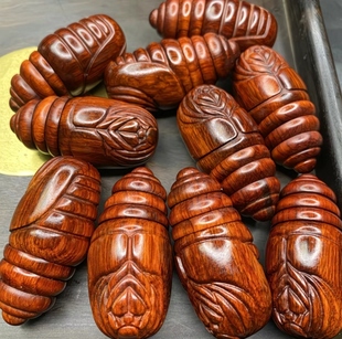 阿根廷绿檀木雕手把件蛹蚕蛹实木东西南北可动旋转按摩无漆手盘件