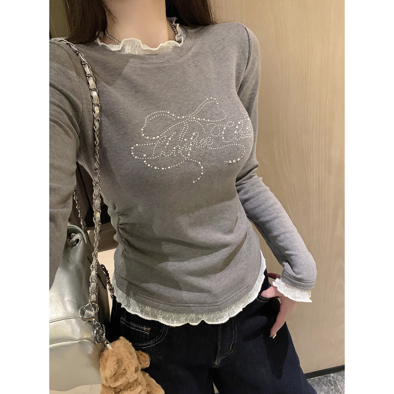 庄大泥 半高领蕾丝拼接珍珠蝴蝶结薄绒修身长袖