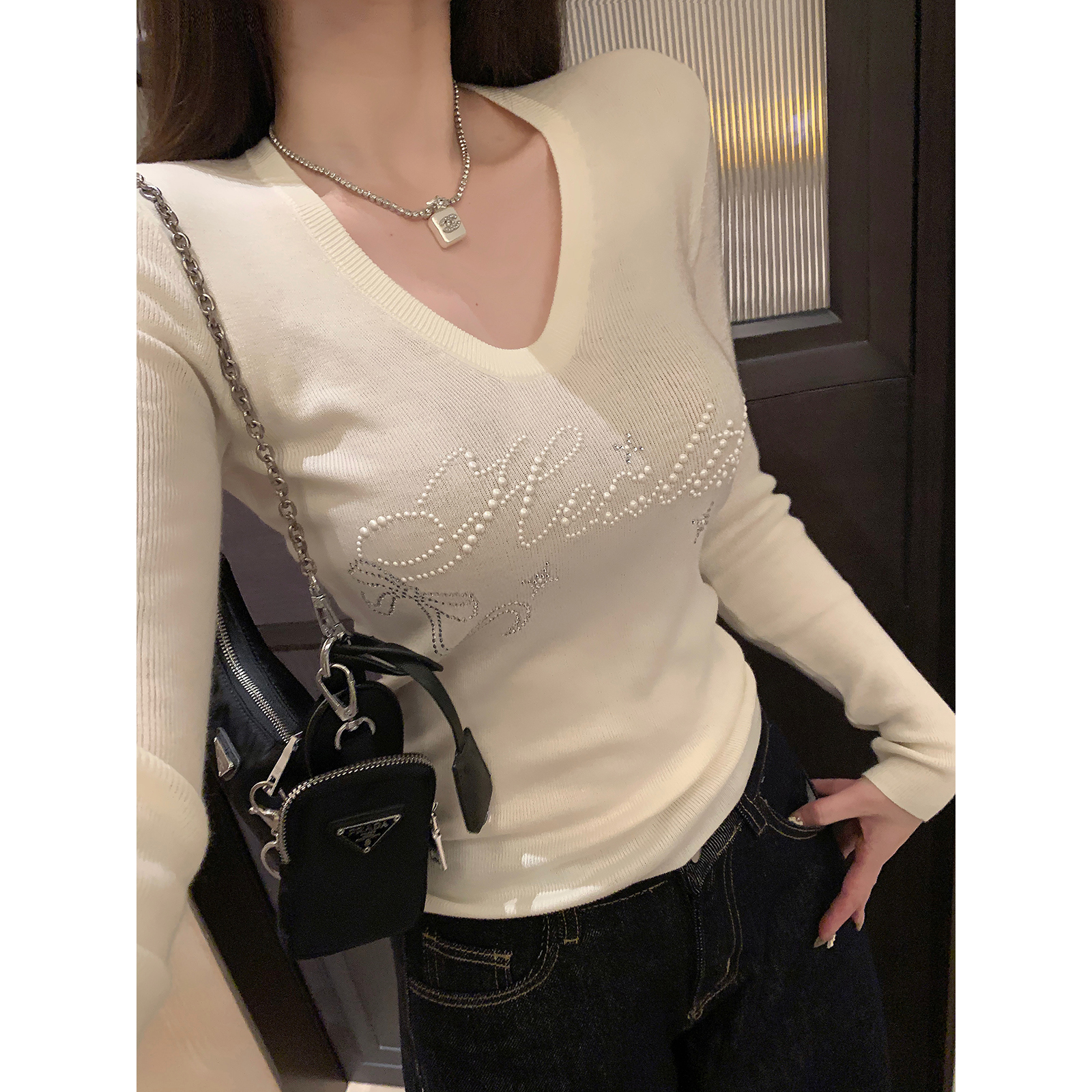 奶油白v领重工珍珠羊毛修身针织衫长袖