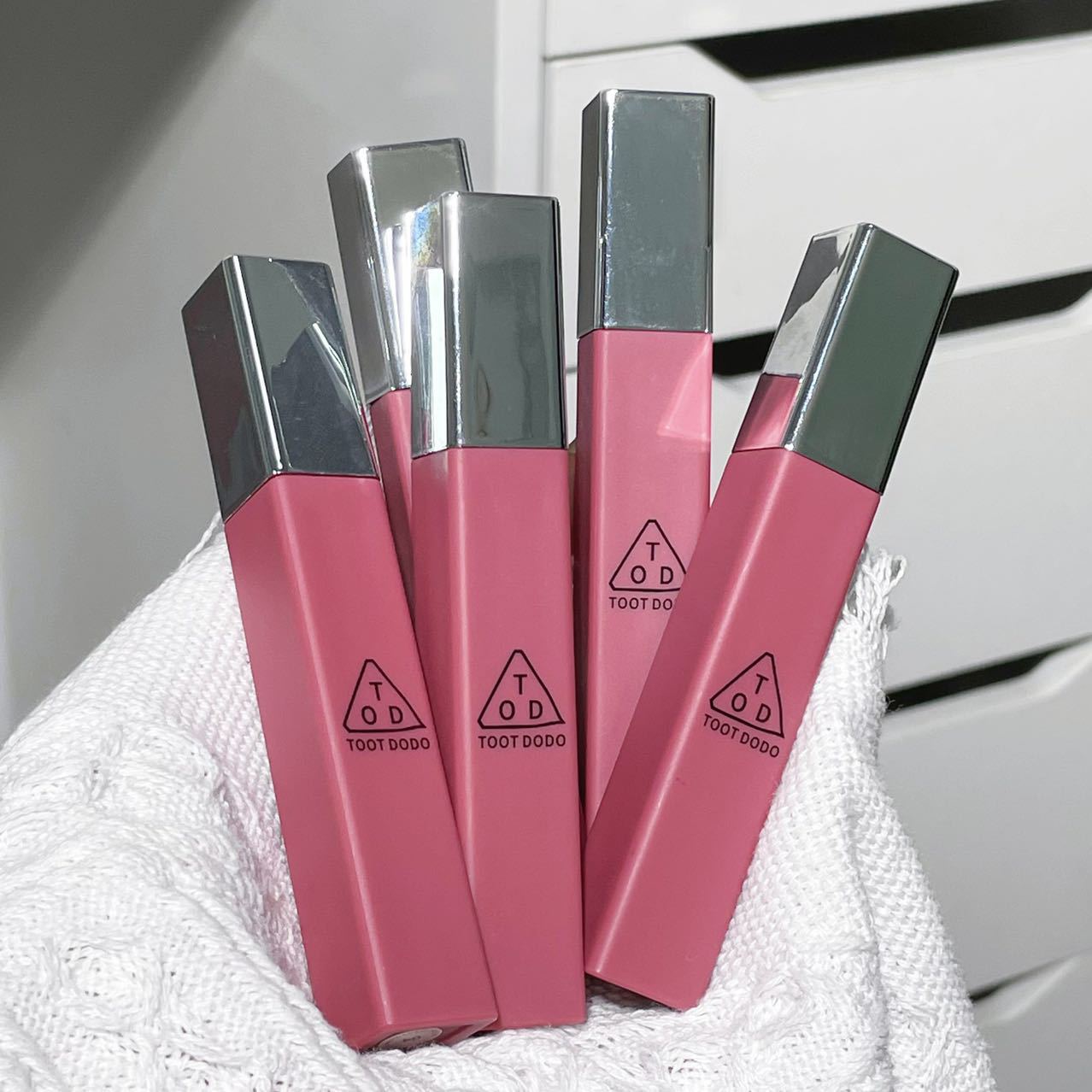 妮萌TOOTDODO~雾瓣绵柔绒雾唇釉提升气色低饱和唇膏柔雾持久 呢盟