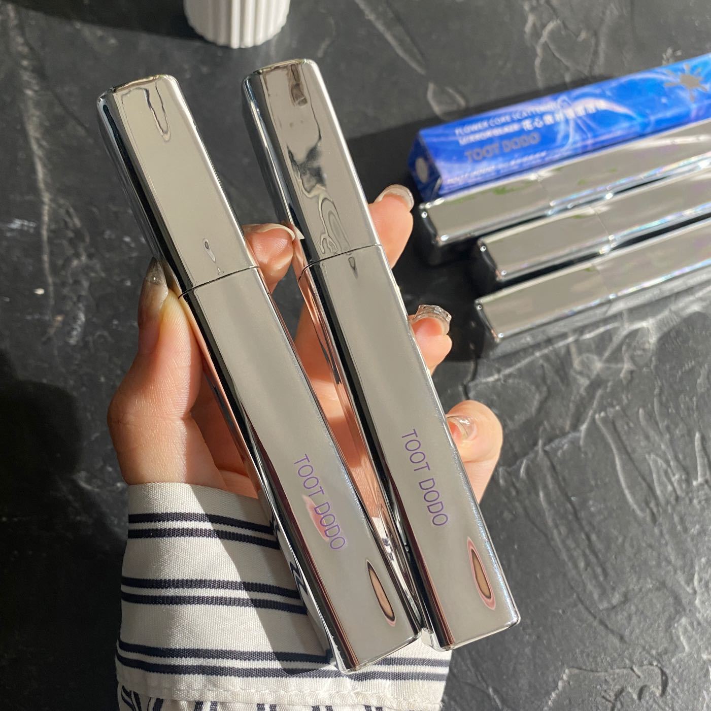 妮萌TOOTDODO~花心散射小银管镜面唇釉滋润保湿水光嘟嘟 口红呢盟