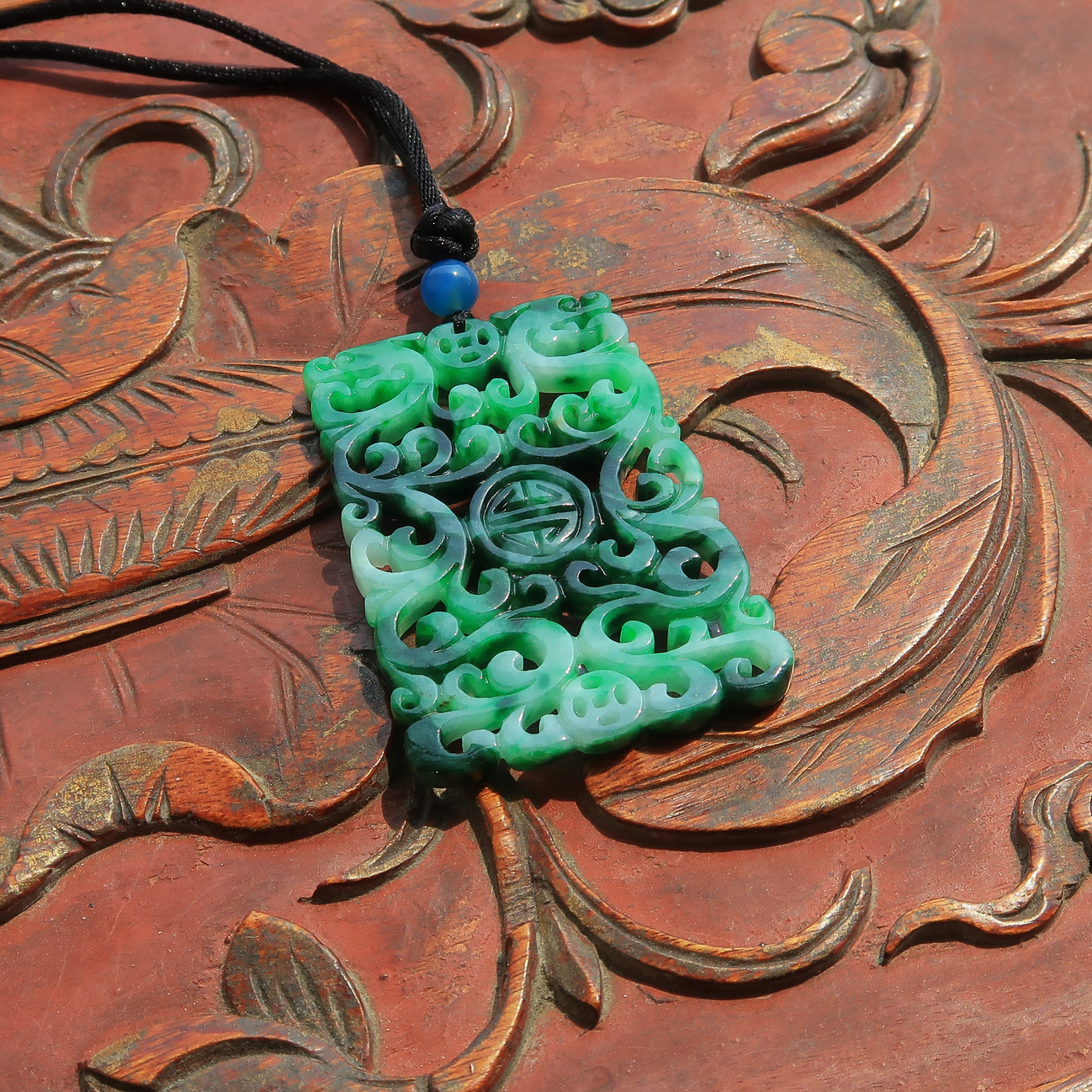 隆和斋珍藏缅甸老坑满色辣绿阳绿双面雕镂空翡翠玉牌挂件仿古玉佩