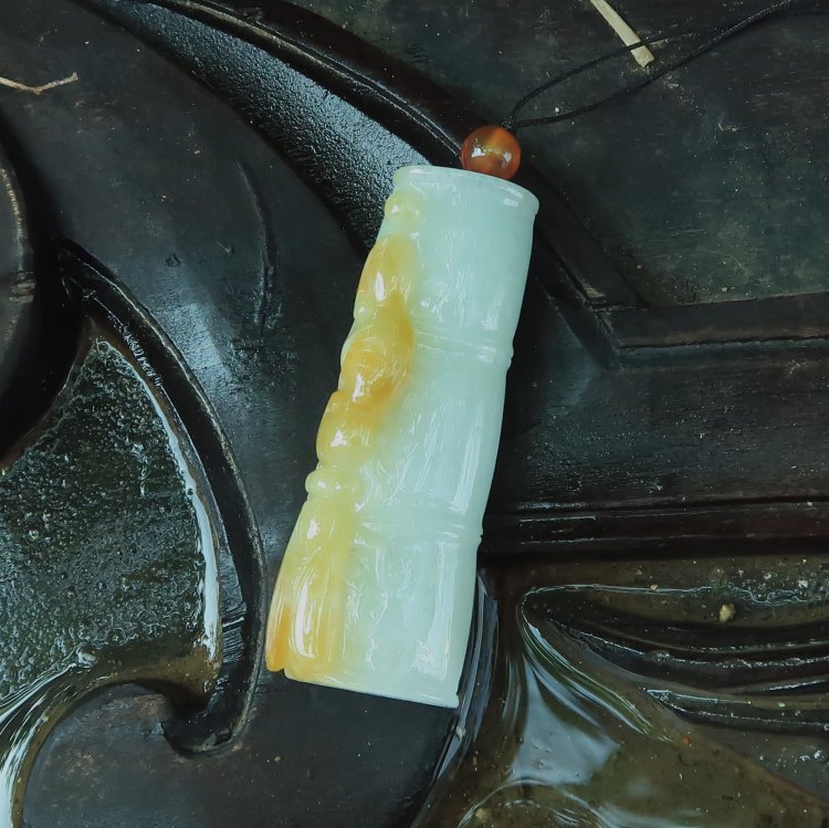 武陵隆和斋老坑黄翡俏色竹节黄翡