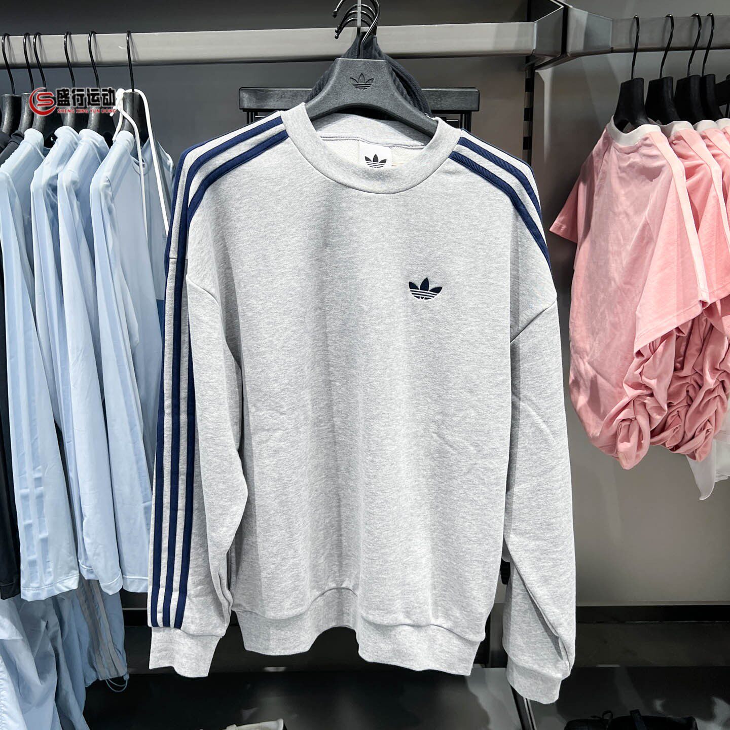Adidas阿迪达斯三叶草男装2026冬季篮球风宽松运动套头卫衣KX5806