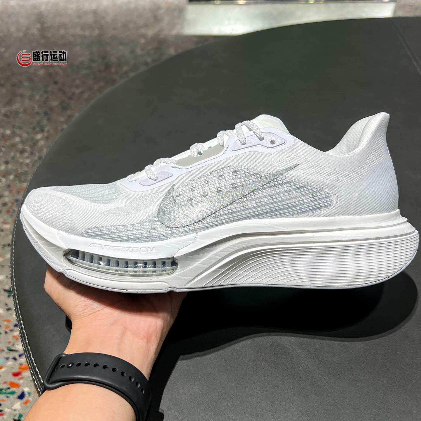 Nike耐克男装2026年冬新款网眼透气缓震耐磨公路跑步鞋IM2541-100