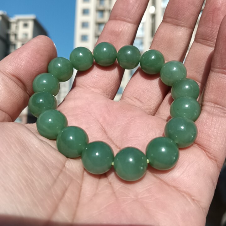 新疆和田玉圆珠碧玉手链手串图片