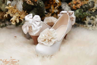 taobao agent [Semotaro] Original genuine snow -ear satin ball flower glass and elegant retro and women's shoes