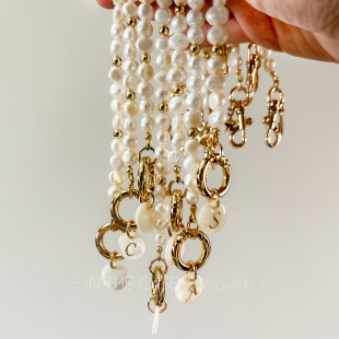 InTheCase 巴洛克白珍珠天然淡水珠链字母定制防摔手机绳挂链 经典