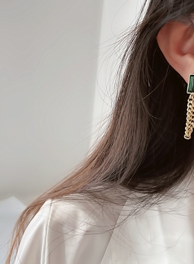 祖母绿色闪耀锆石长款流苏蚊香盘耳夹女高级感硅胶无痛无耳洞耳饰