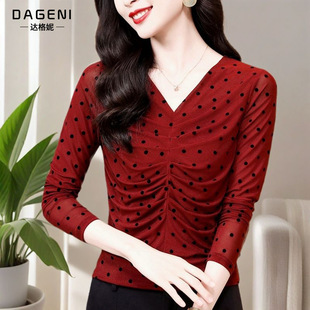 春装新款V领波点植绒网纱上衣女士高档打底衫时尚褶皱修身长袖t恤