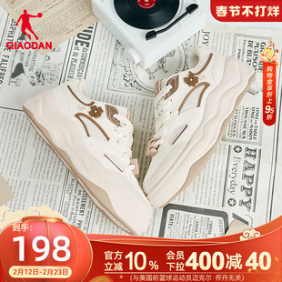 乔丹商场同款2026年春季新品革面女板鞋厚底增高卡其色