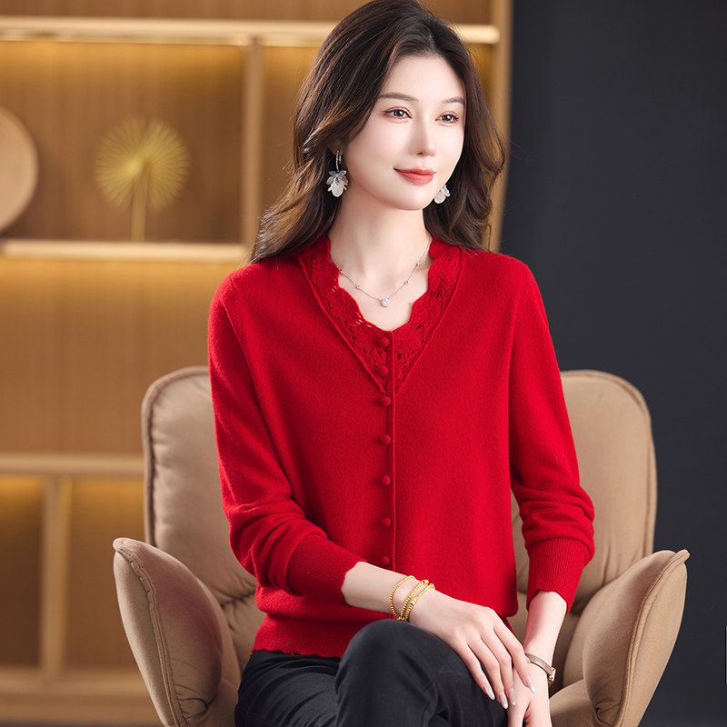 妈妈红色V领羊毛衫春秋蕾丝拼接针织衫宽松显瘦中年百搭打底毛衣