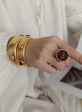 复古高级感宽边弹簧天然多宝手镯