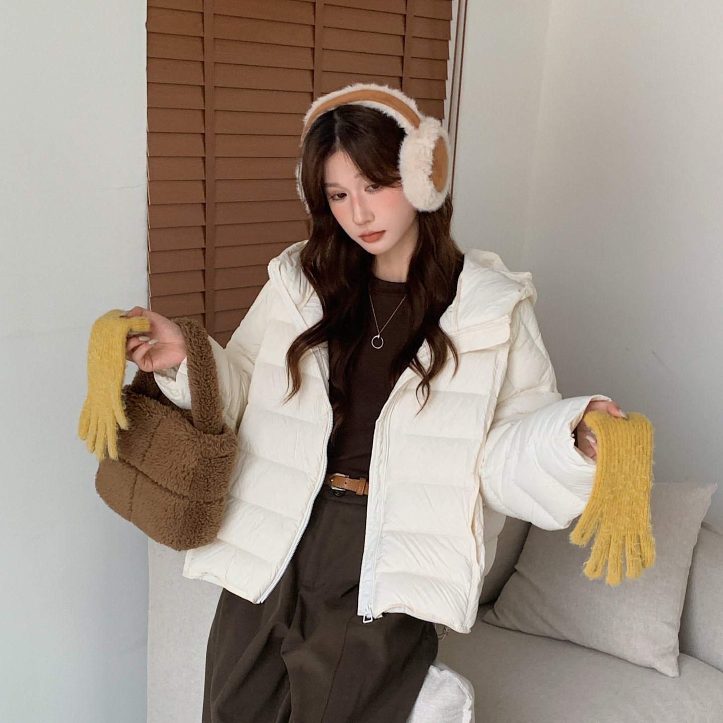 2025冬季新款短款羽绒服女时尚洋气时髦保暖90白鸭绒排骨女士外套