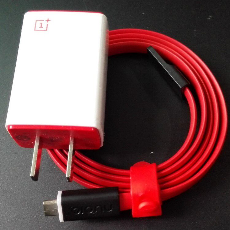 chargeur ONEPLUS - Ref 1293888 Image 1