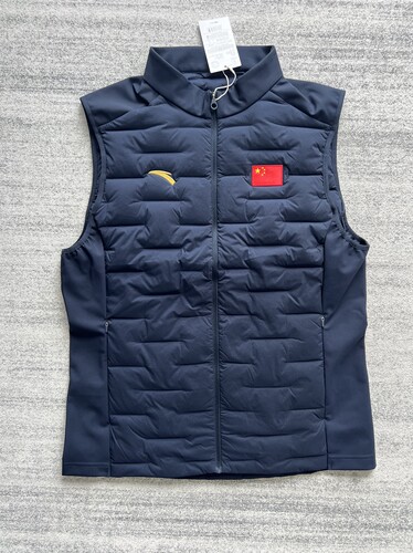 安踏赞助2025国家队马甲秋冬羽绒马甲代表团夹克运动轻薄刺绣标