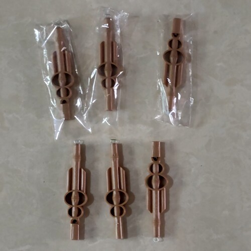 咖啡色葫芦丝鸟笛儿童玩具