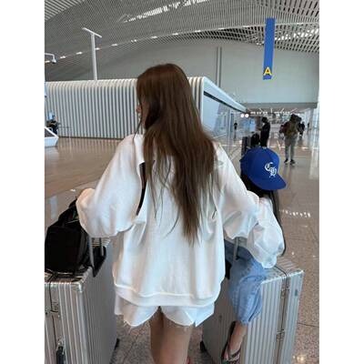 韩国东大门OUTFIT上新《半儿雪公主》设计感肩膀镂空长袖T恤