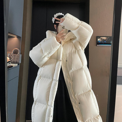 今年流行羽绒服冬天中长款