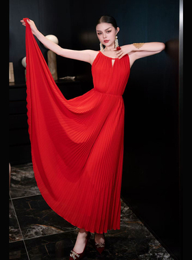 乔其吊带压褶超大摆连衣裙