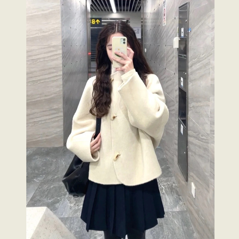 韩系高级感燕麦色立领呢子大衣