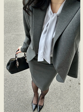高智感灰色西装套装女春秋季职场通勤干练优雅收腰包臀裙两件套