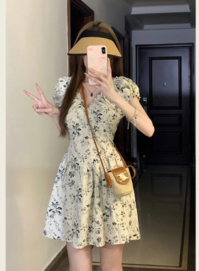 清仓！小个子碎花连衣裙女夏高级感法式泡泡袖V领收腰显瘦短裙