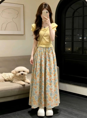 度假风时尚减龄黄色套装女夏娃娃领短袖T恤高腰碎花半身裙两件套