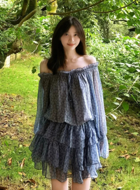 甜美度假风蓝色碎花套装女夏季一字肩长袖衬衫高腰蛋糕短裙两件套
