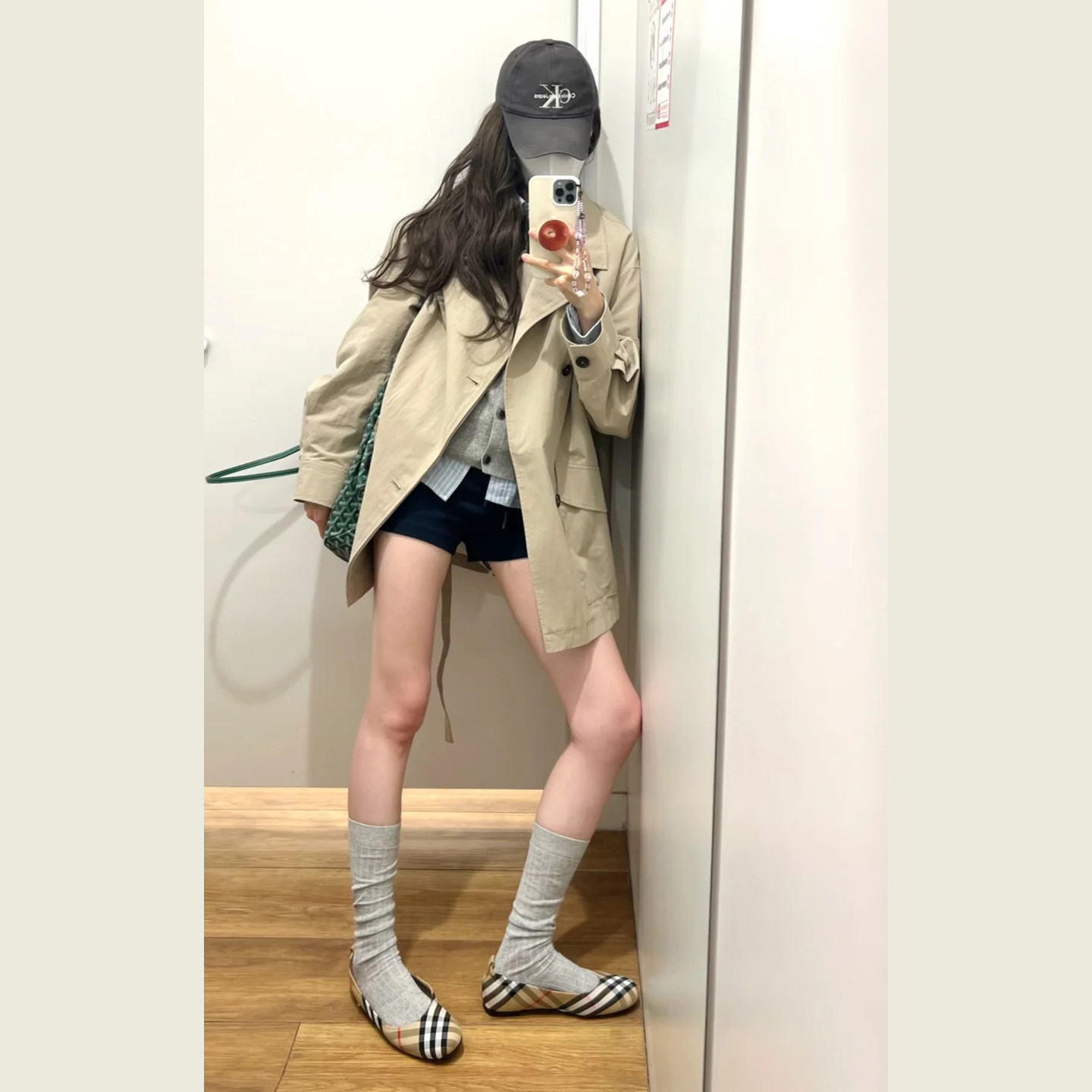 卡其色慵懒松弛感翻领风衣图片