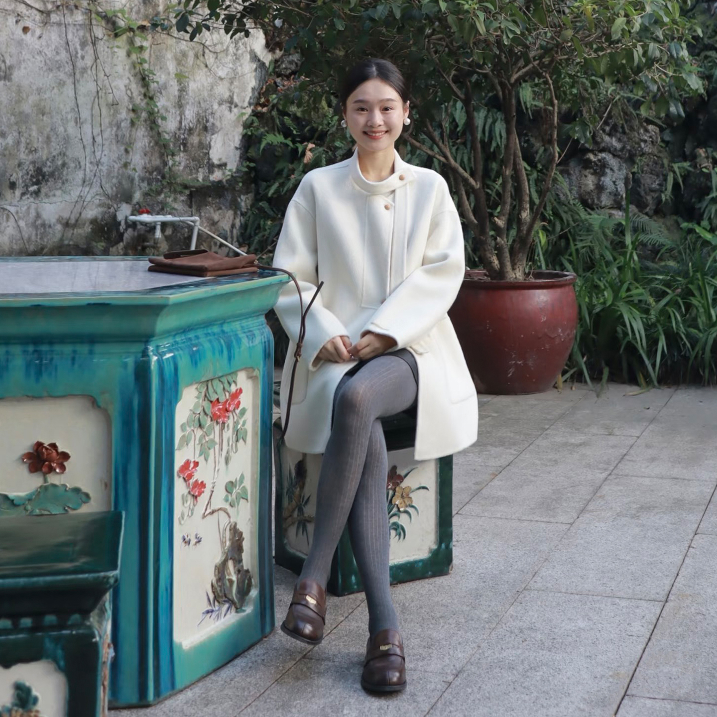 韩系米白色圆领毛呢外套