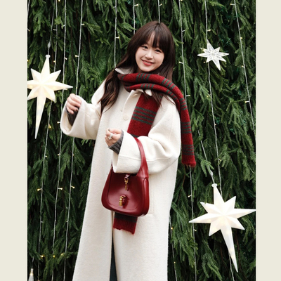 白色翻领单排扣呢子大衣