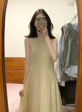 法式温柔风黄色无袖背心连衣裙女夏季新款设计感收腰显瘦A字长裙
