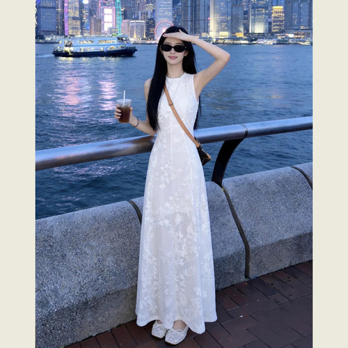温柔风白色蕾丝提花无袖连衣裙