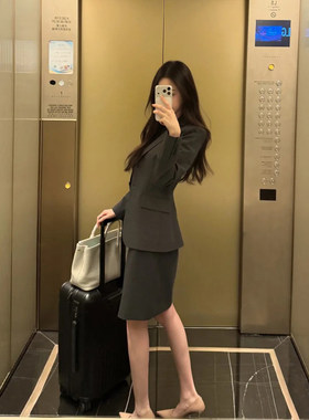 极简通勤风灰色西装套装