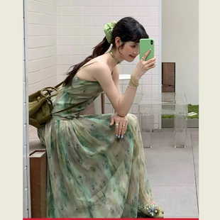 法式 海边度假风收腰显瘦长裙 绿色V领碎花吊带连衣裙女夏季 新款