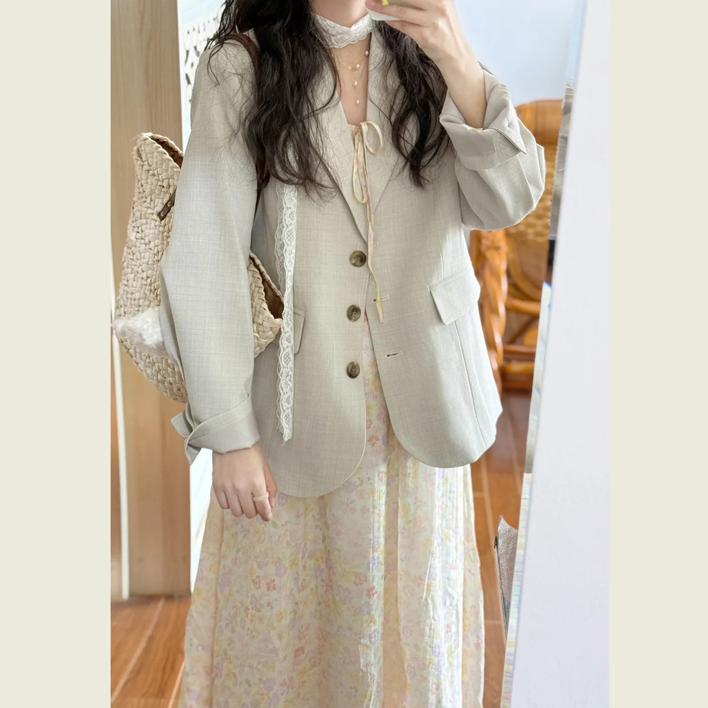 韩版浅卡其廓形西装外套女春秋季新款小个子通勤风休闲显瘦外套