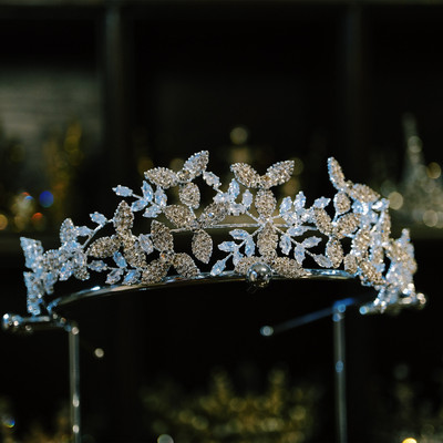 法式森系新娘户外草地婚礼皇冠头饰高级感婚纱配饰轻奢水晶发箍女