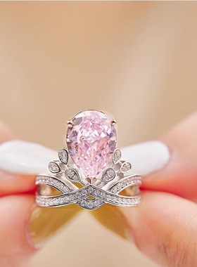 法式高级感轻奢S925纯银皇冠梨形戒指5克拉粉黄色求婚仿钻戒道具