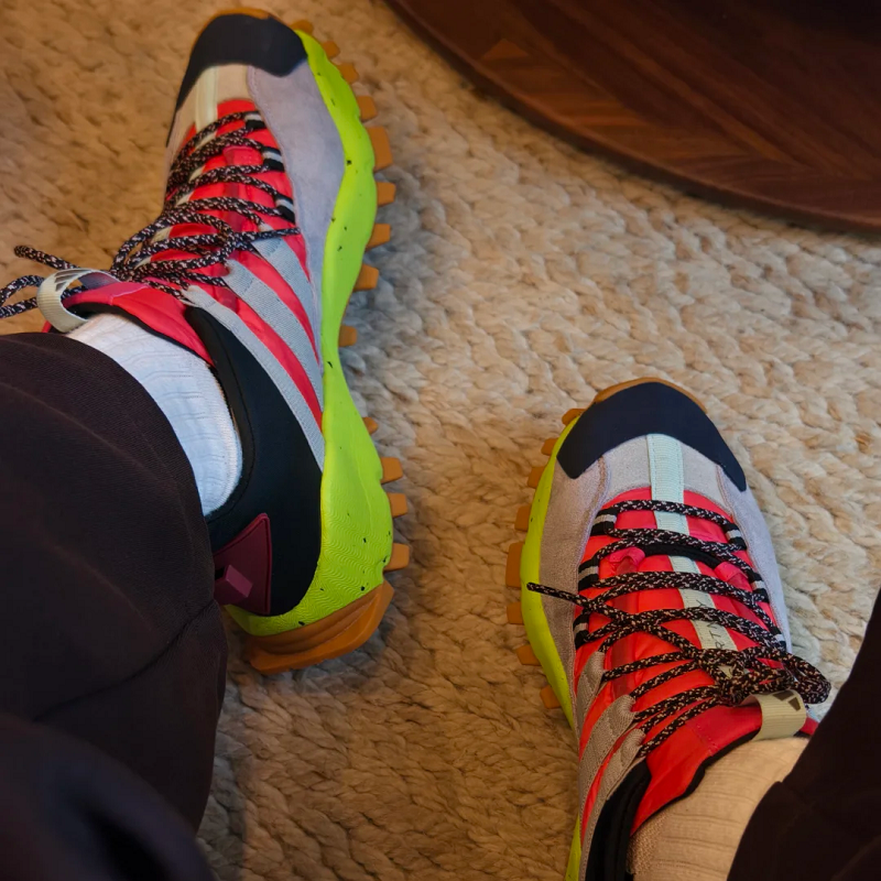 阿迪达斯防滑男女系带户外徒步鞋