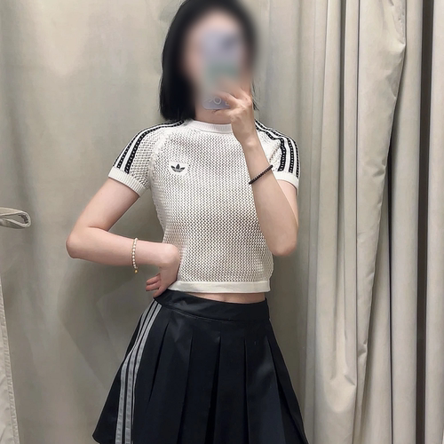 阿迪达斯女子舒适短款短袖上衣
